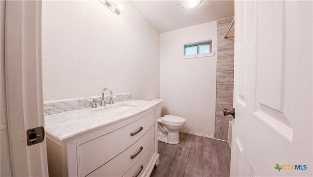 513 Lincoln Street, El Campo, TX 77437