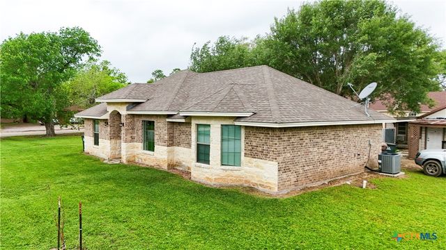 513 Lincoln Street, El Campo, TX 77437
