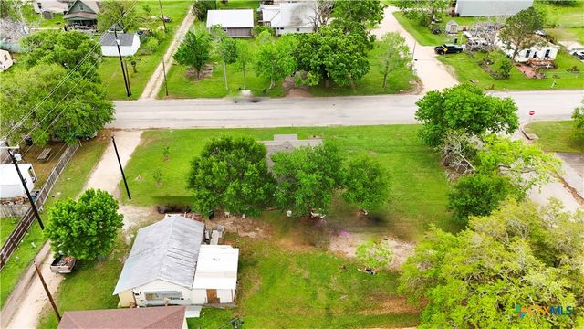 513 Lincoln Street, El Campo, TX 77437