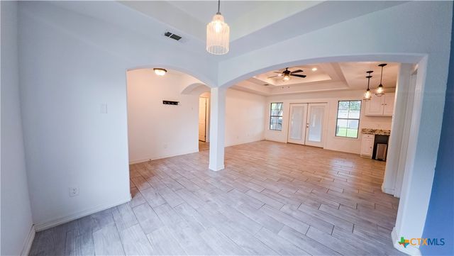 513 Lincoln Street, El Campo, TX 77437