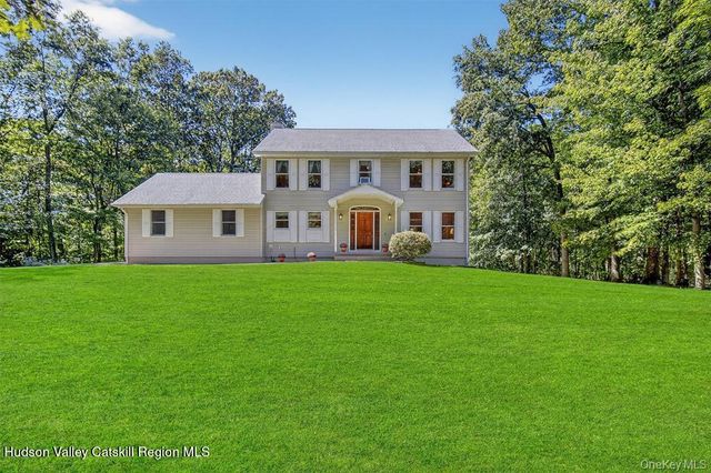 25 Country Pond Lane, Modena, NY 12548