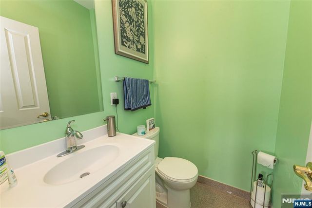 604 Avenue A 104, Bayonne, NJ 07002