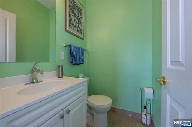 604 Avenue A 104, Bayonne, NJ 07002