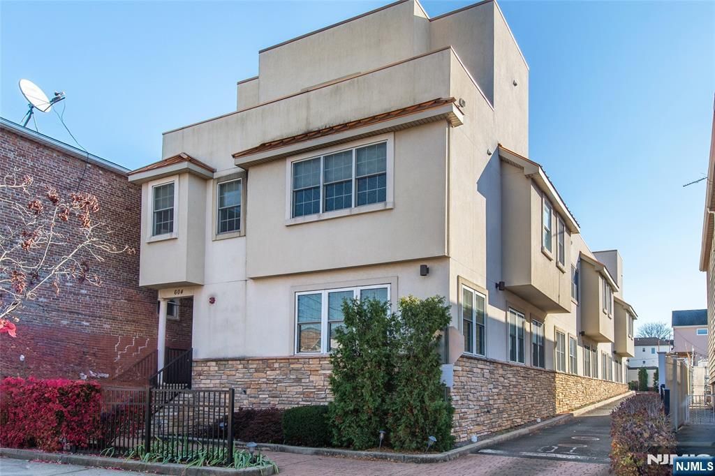 604 Avenue A 104, Bayonne, NJ 07002