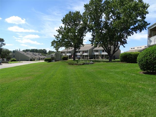 127 April Point Drive S, Conroe, TX 77356