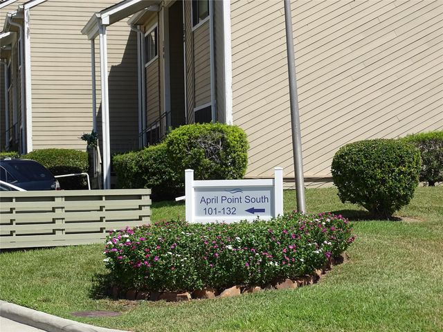 127 April Point Drive S, Conroe, TX 77356