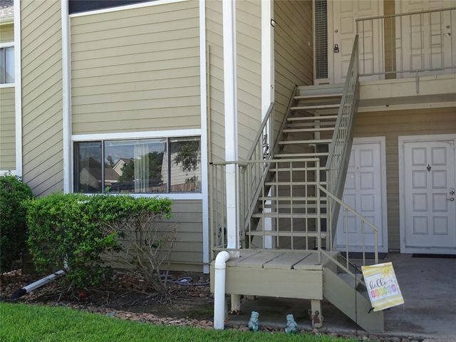 127 April Point Drive S, Conroe, TX 77356