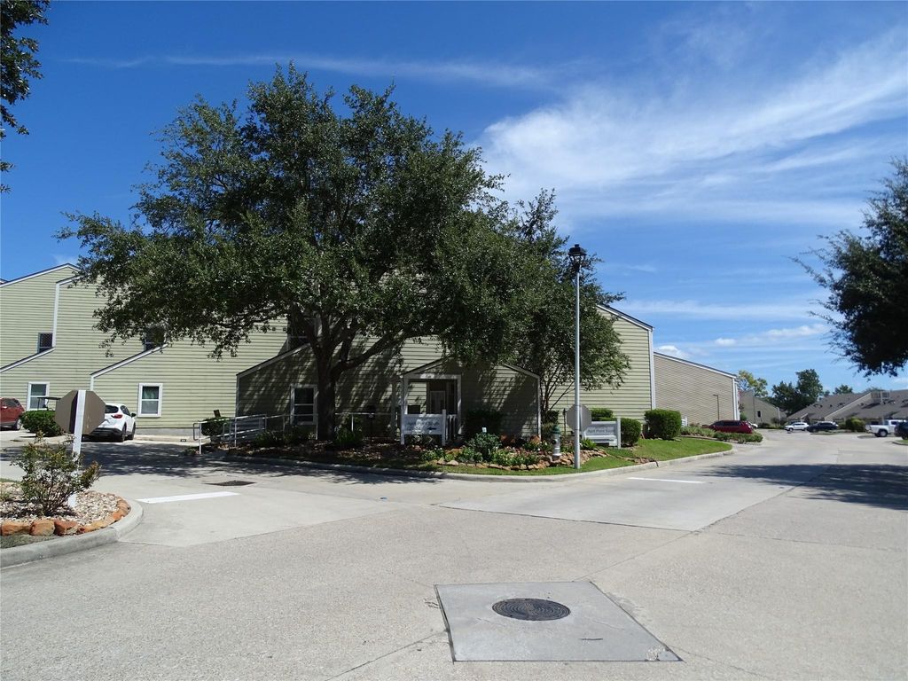 127 April Point Drive S, Conroe, TX 77356