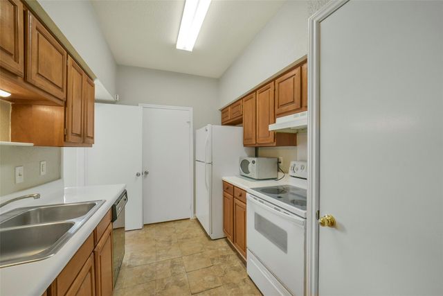 2400 N Braeswood Boulevard 213, Houston, TX 77030