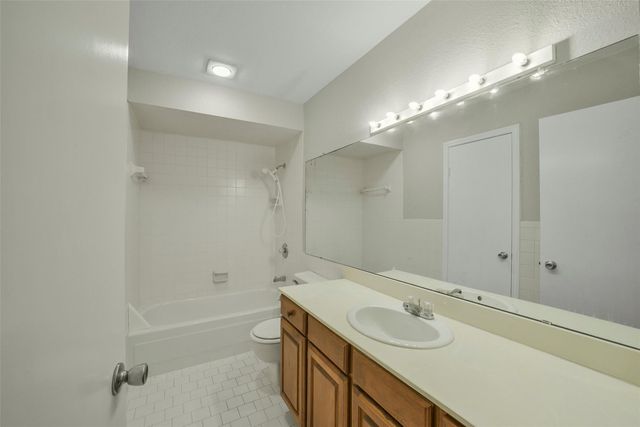 2400 N Braeswood Boulevard 213, Houston, TX 77030
