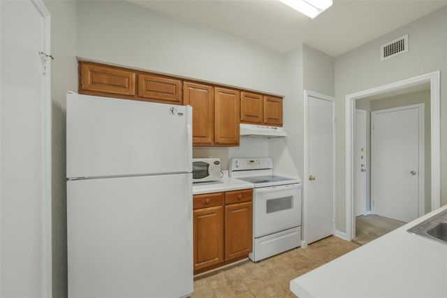 2400 N Braeswood Boulevard 213, Houston, TX 77030