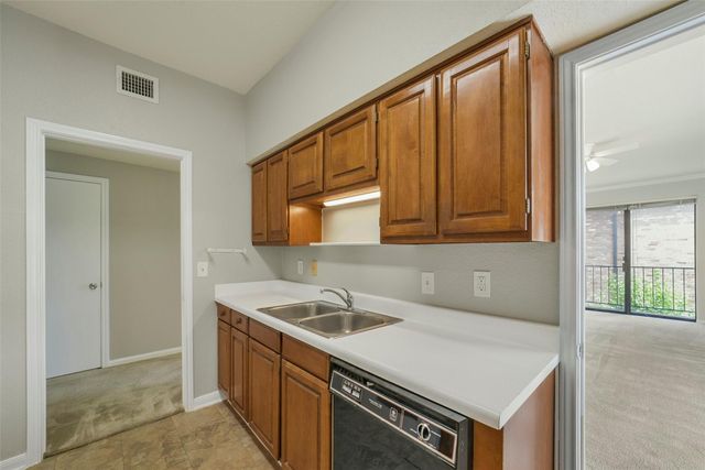 2400 N Braeswood Boulevard 213, Houston, TX 77030