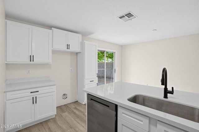 5711 N 73RD Drive, Glendale, AZ 85303