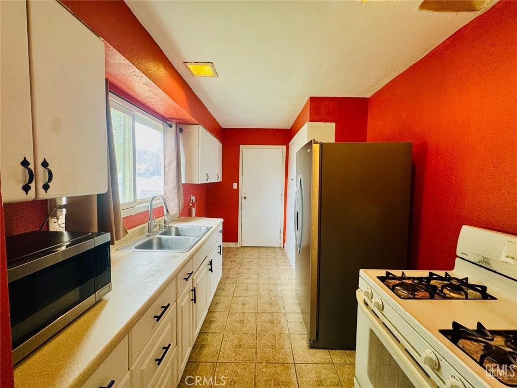 Image 7 of property listing at 4867 Morales, New Cuyama, CA 93254
