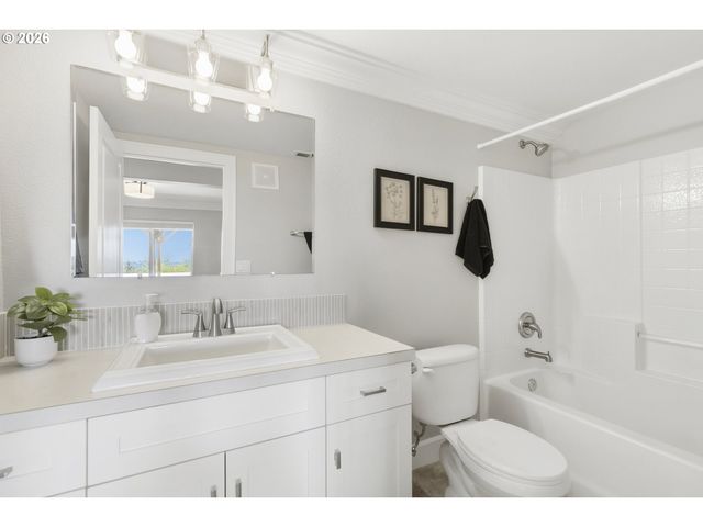 31013 Ne 69TH St, Camas, WA 98607