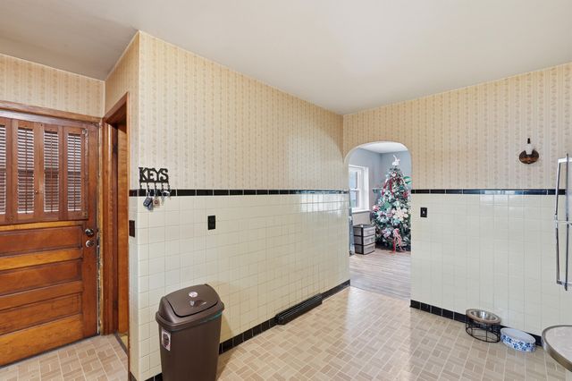 810 Virginia Avenue, La Porte, IN 46350