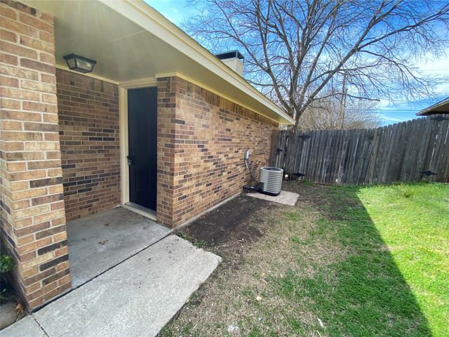 1607 Crescent Lane, Duncanville, TX 75137