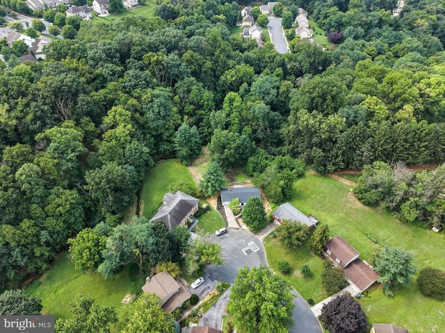 519 LAVINA DR, Mechanicsburg, PA 17055