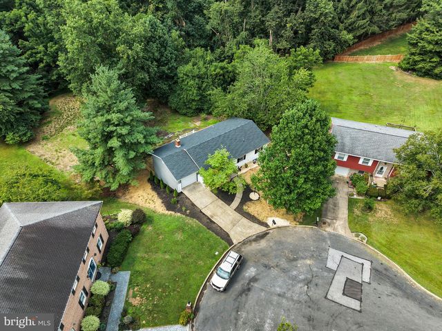519 LAVINA DR, Mechanicsburg, PA 17055