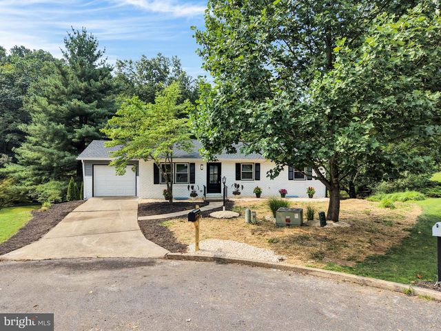 519 LAVINA DR, Mechanicsburg, PA 17055