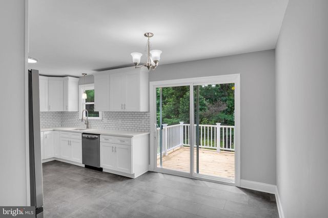519 LAVINA DR, Mechanicsburg, PA 17055