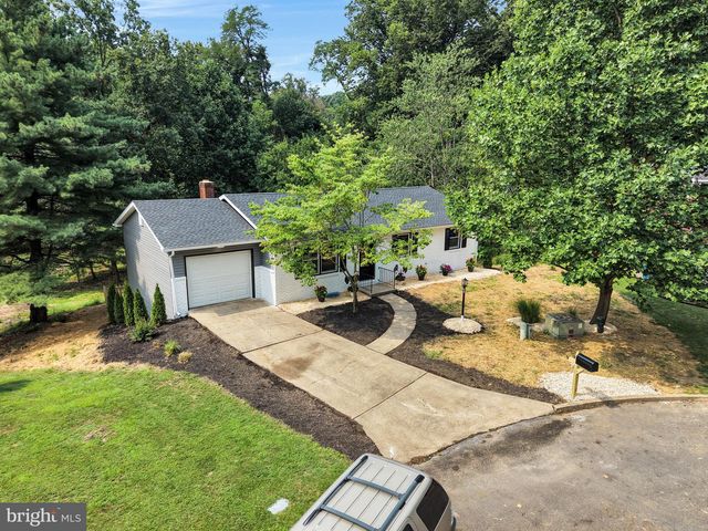 519 LAVINA DR, Mechanicsburg, PA 17055