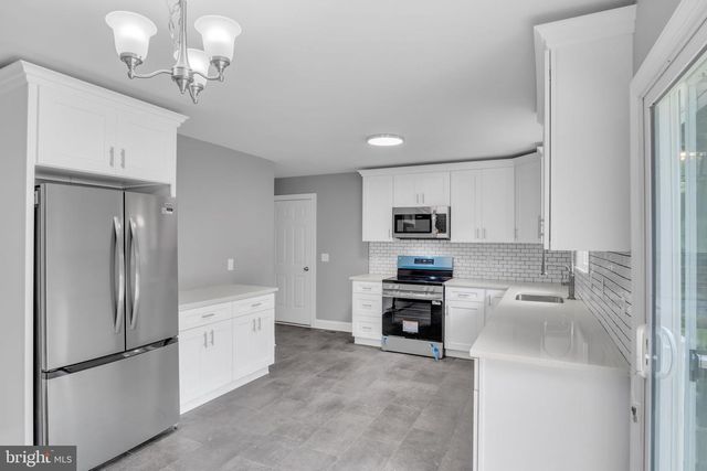 519 LAVINA DR, Mechanicsburg, PA 17055
