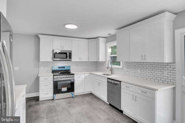 519 LAVINA DR, Mechanicsburg, PA 17055
