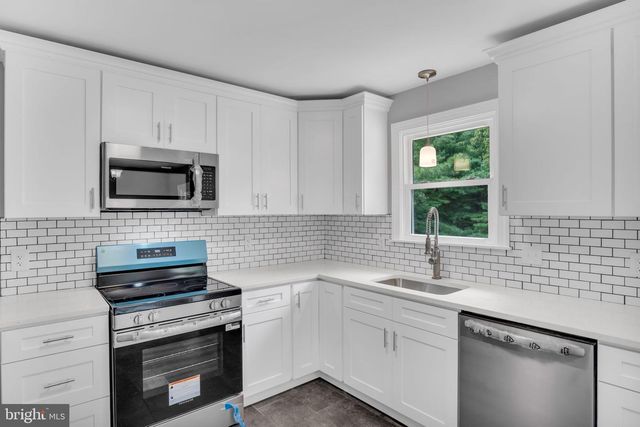 519 LAVINA DR, Mechanicsburg, PA 17055