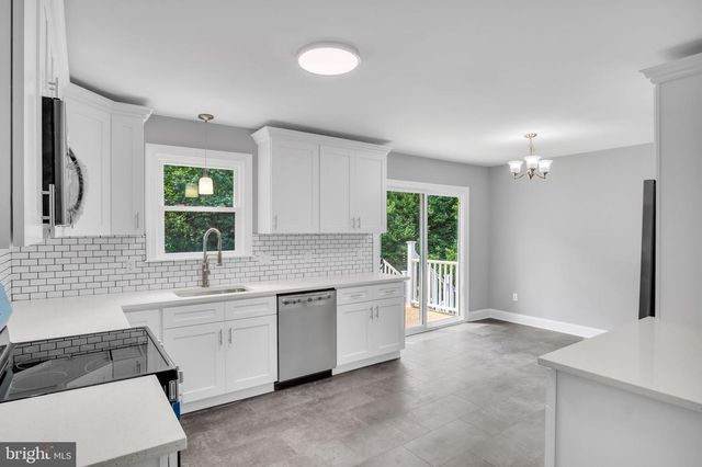 519 LAVINA DR, Mechanicsburg, PA 17055