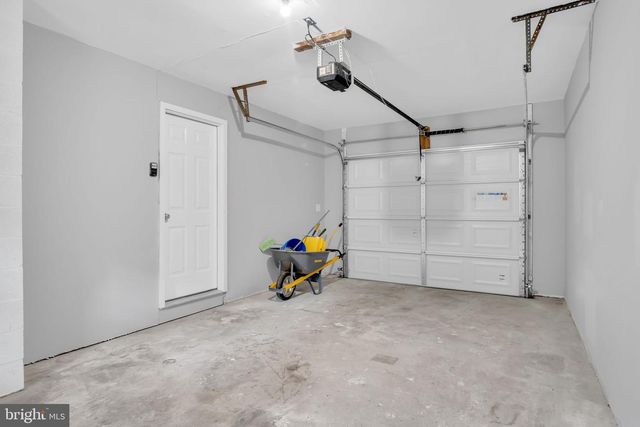 519 LAVINA DR, Mechanicsburg, PA 17055