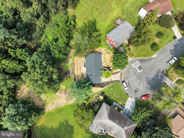 519 LAVINA DR, Mechanicsburg, PA 17055