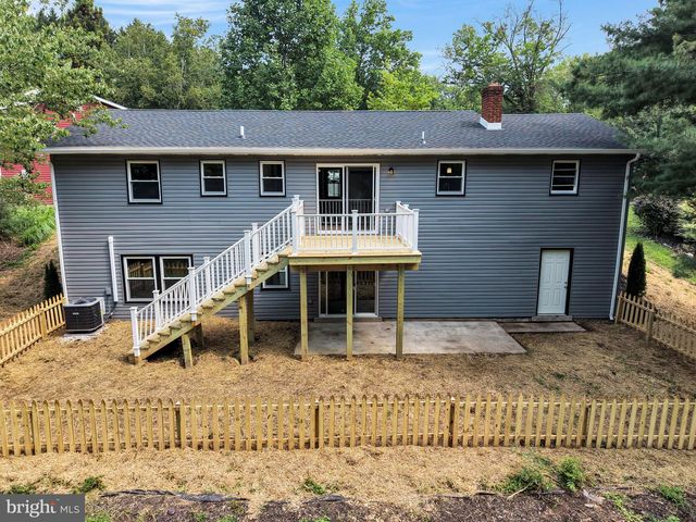 519 LAVINA DR, Mechanicsburg, PA 17055