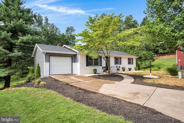 519 LAVINA DR, Mechanicsburg, PA 17055