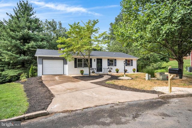 519 LAVINA DR, Mechanicsburg, PA 17055