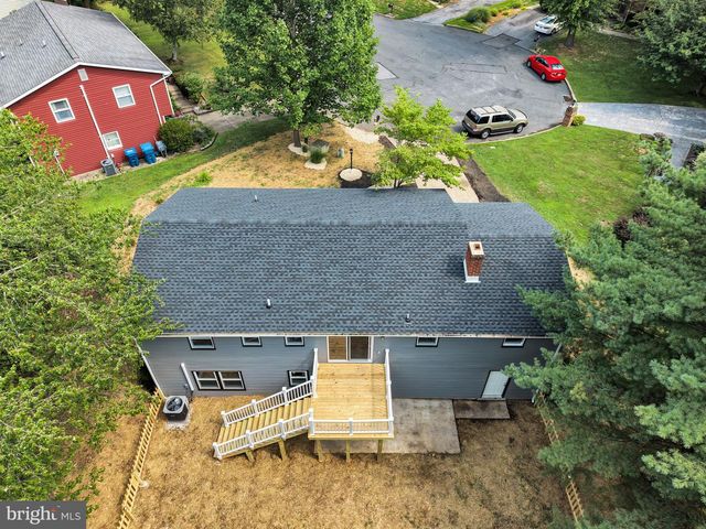 519 LAVINA DR, Mechanicsburg, PA 17055