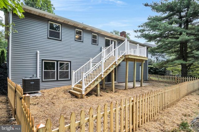 519 LAVINA DR, Mechanicsburg, PA 17055