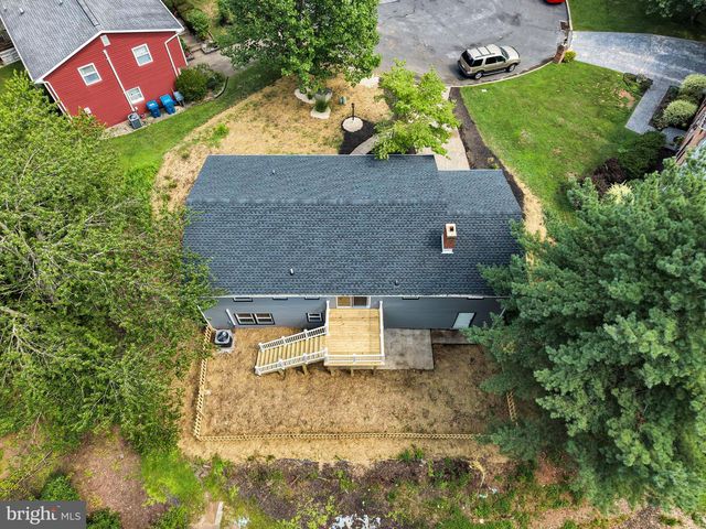 519 LAVINA DR, Mechanicsburg, PA 17055