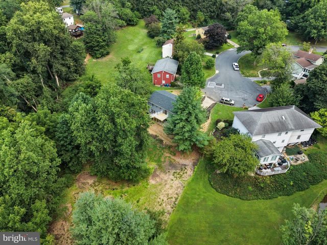 519 LAVINA DR, Mechanicsburg, PA 17055