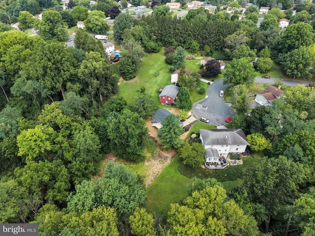 519 LAVINA DR, Mechanicsburg, PA 17055