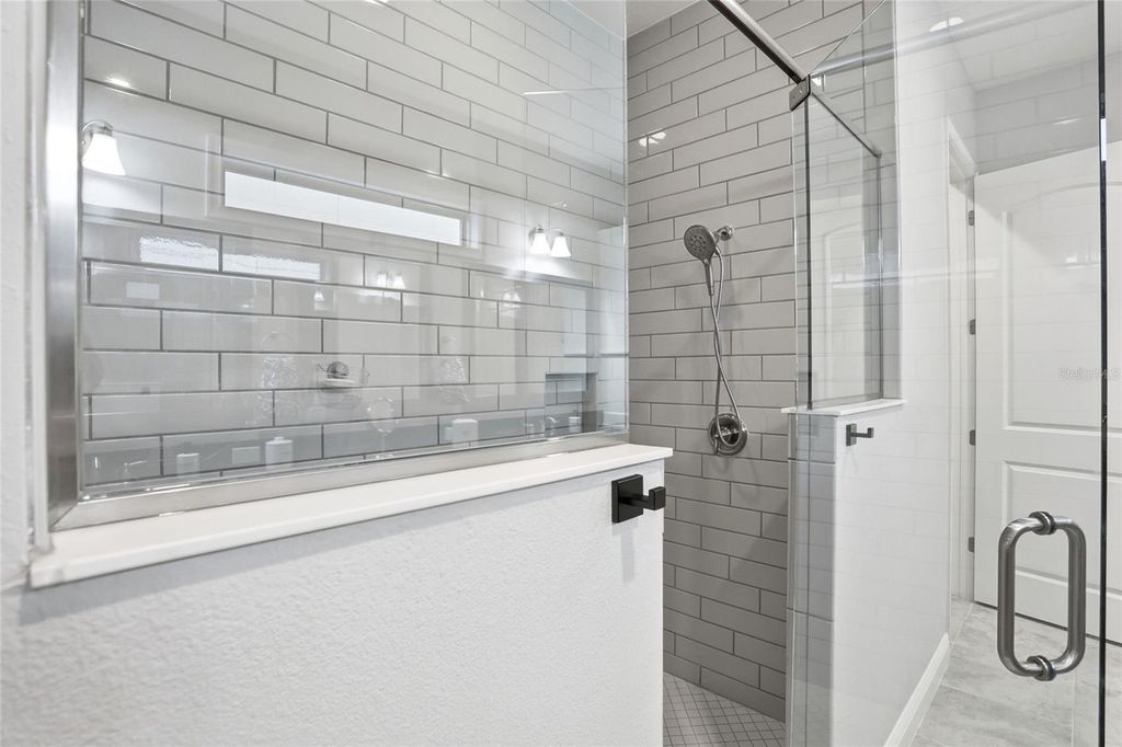 Image 17 of property listing at 13085 BROMBOROUGH DRIVE, Orlando, FL 32832