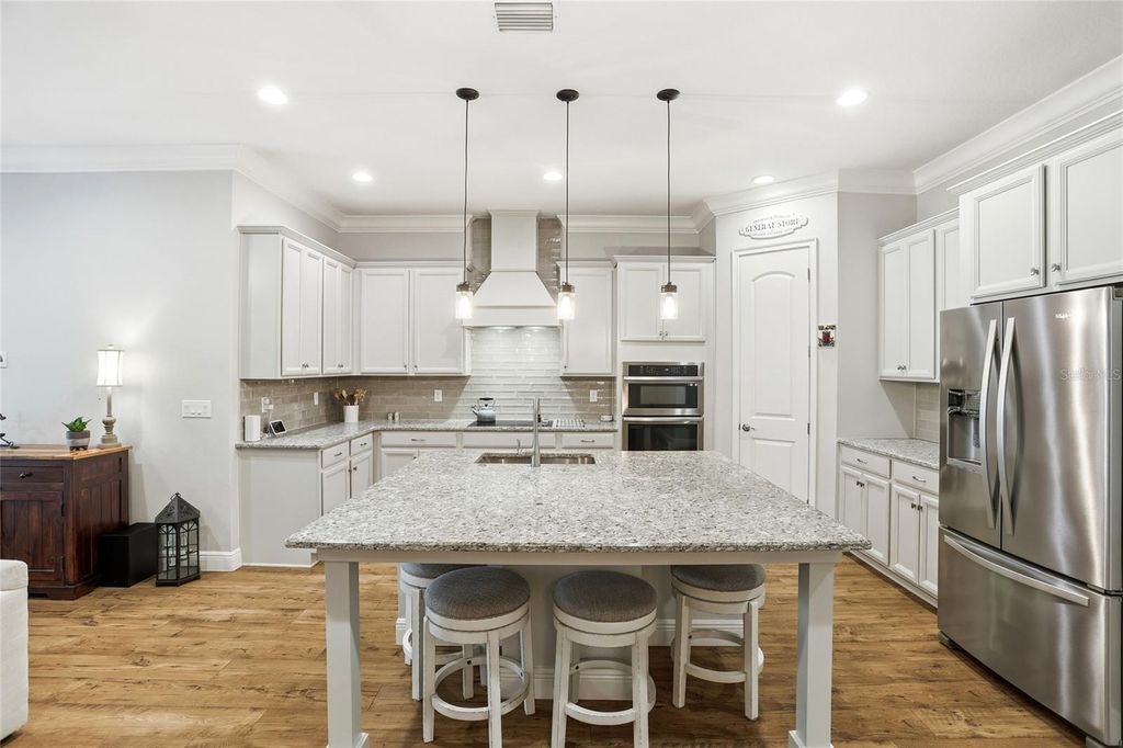 Image 4 of property listing at 13085 BROMBOROUGH DRIVE, Orlando, FL 32832