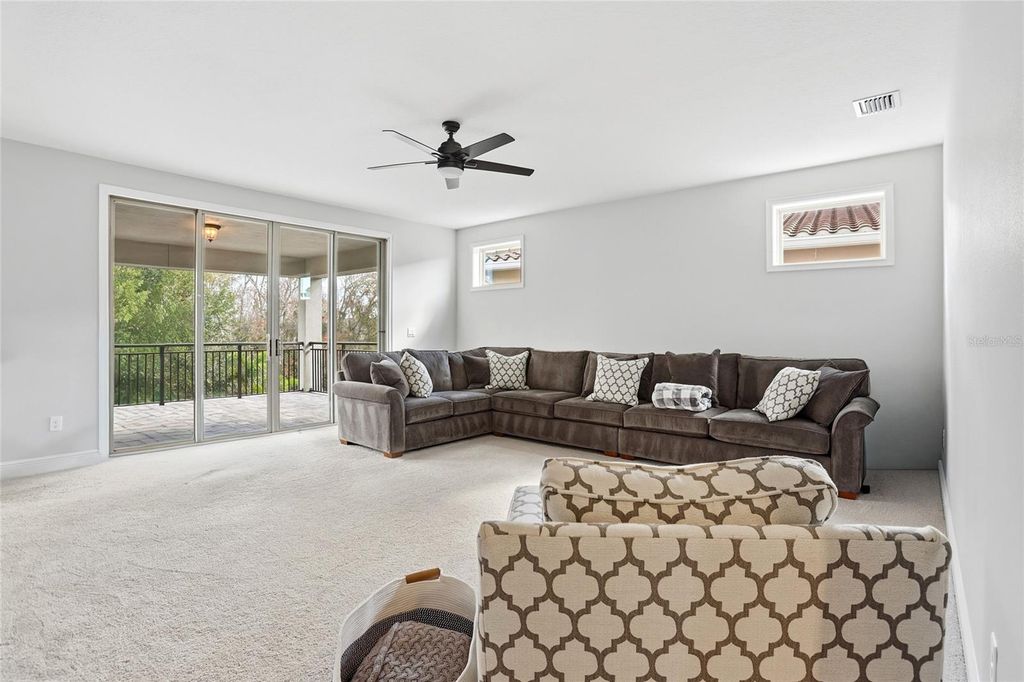 Image 32 of property listing at 13085 BROMBOROUGH DRIVE, Orlando, FL 32832