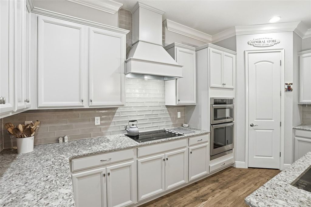 Image 7 of property listing at 13085 BROMBOROUGH DRIVE, Orlando, FL 32832