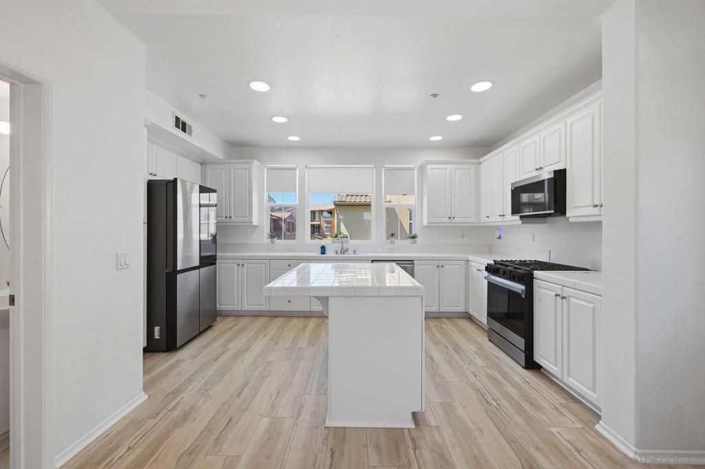 Image 13 of property listing at 10161 Daybreak 6, Santee, CA 92071