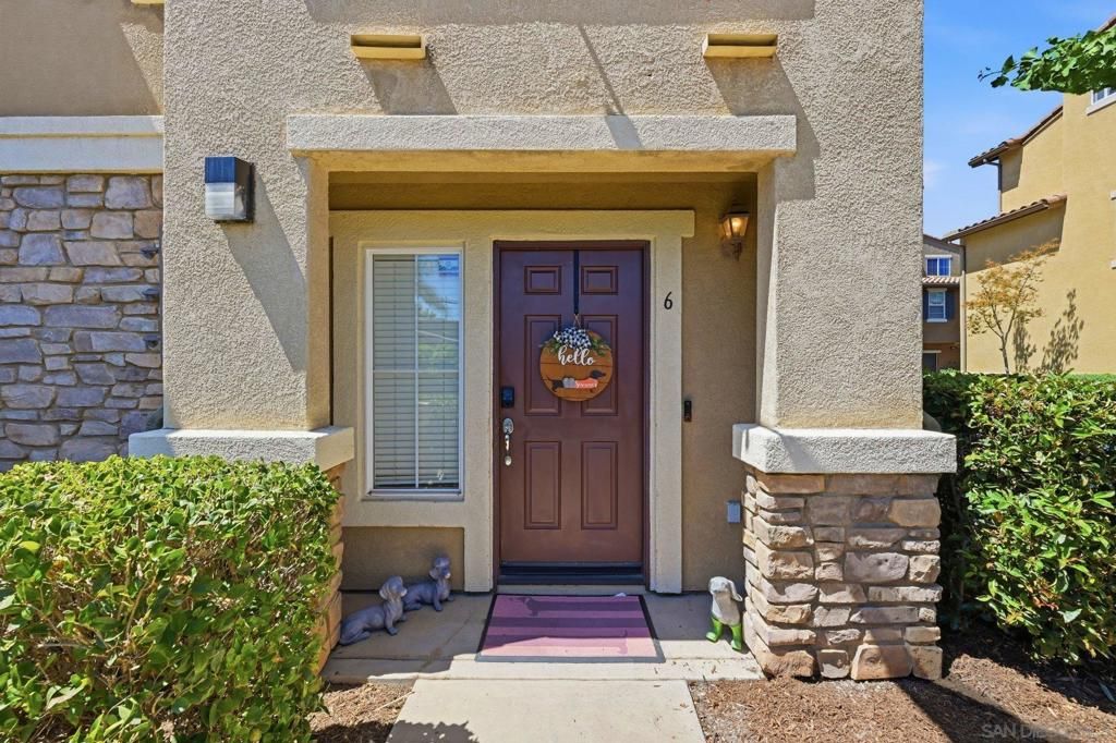Image 2 of property listing at 10161 Daybreak 6, Santee, CA 92071