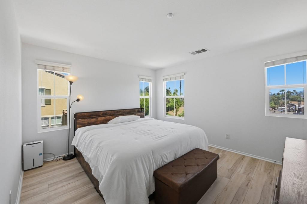 Image 20 of property listing at 10161 Daybreak 6, Santee, CA 92071