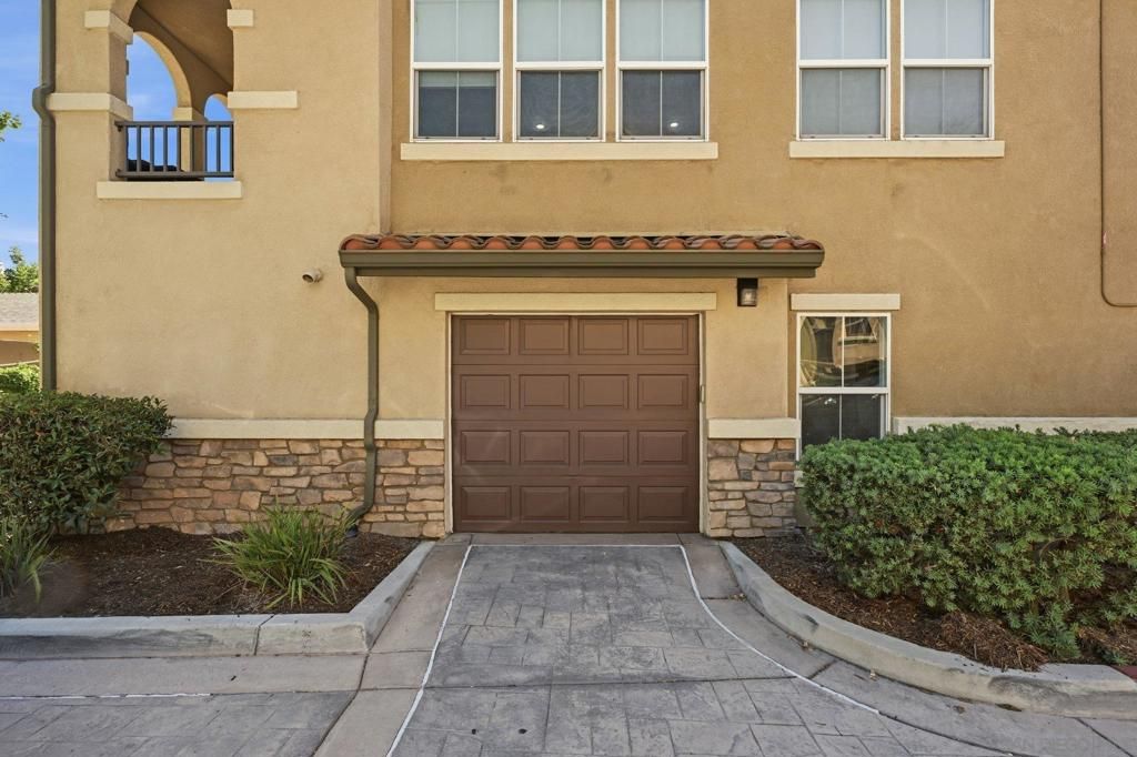 Image 4 of property listing at 10161 Daybreak 6, Santee, CA 92071