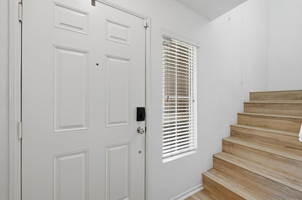 Image 5 of property listing at 10161 Daybreak 6, Santee, CA 92071