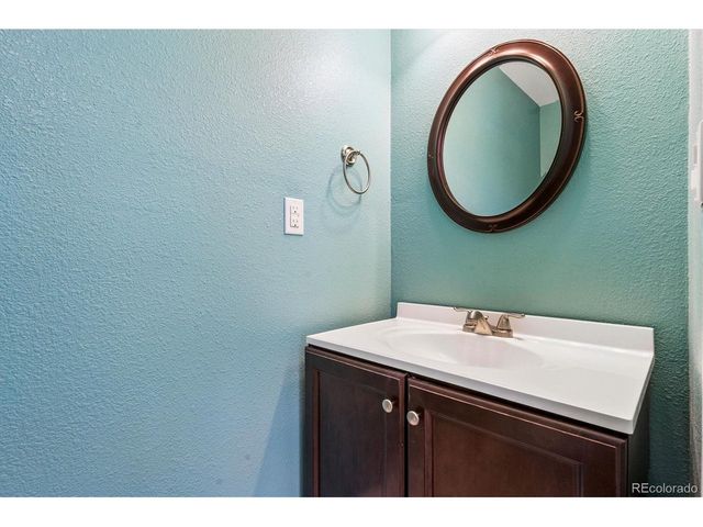 693 Delwood Ct, Highlands Ranch, CO 80126